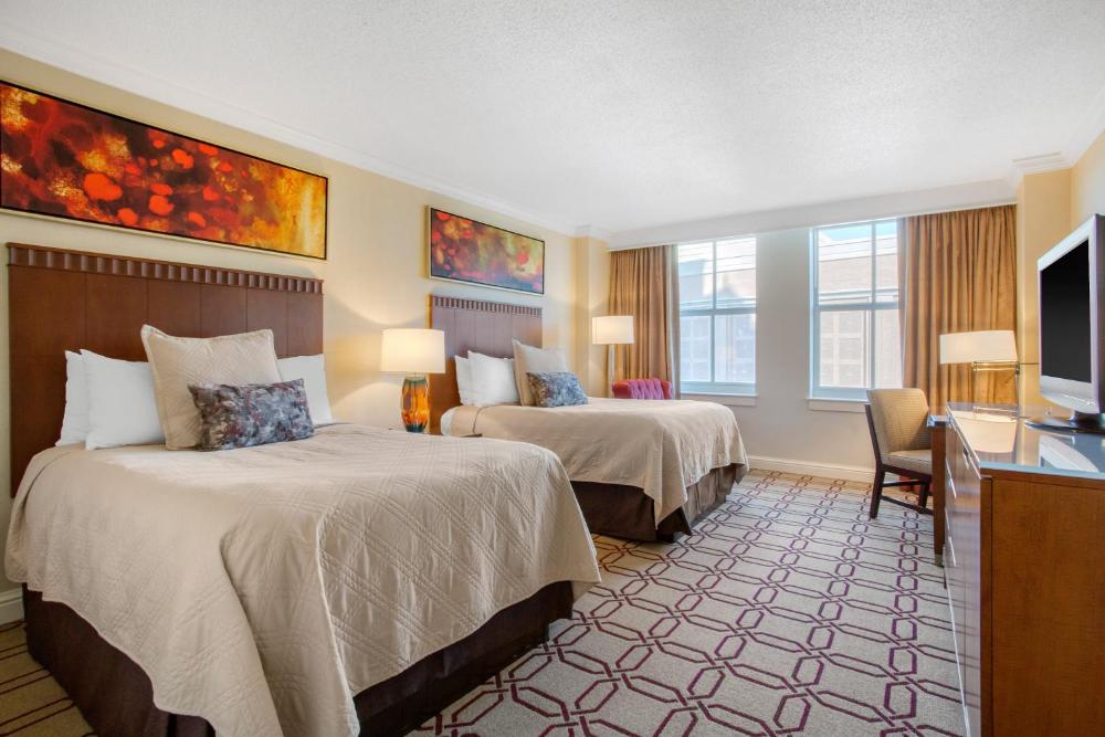Deluxe Room with Two Double Beds interior